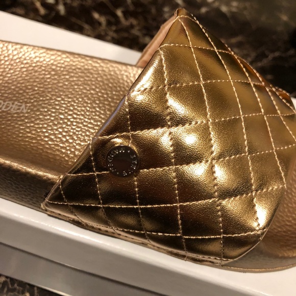 ❌ SOLD ❌ NEW Steve Madden Slides - Picture 2 of 4